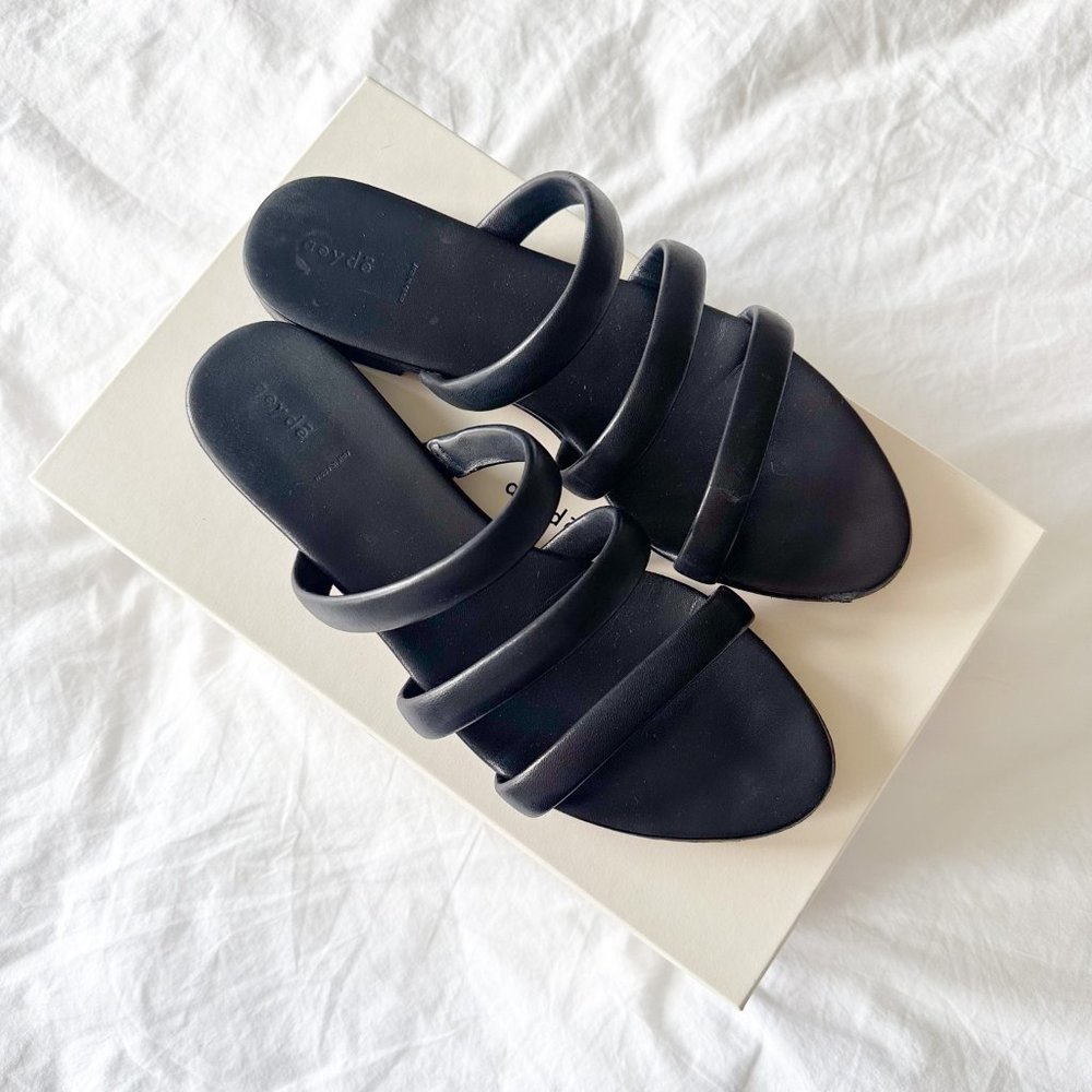Aeyde: Chrissy sandal in black